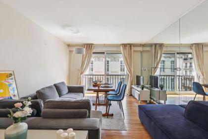 Trocadero & Arc de Triomphe - CityApartmentStay - image 2