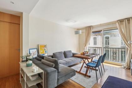 Trocadero & Arc de Triomphe - CityApartmentStay - image 6