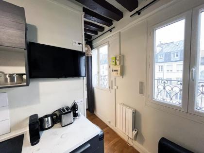 164 - Charming Studio in Center of Paris - image 10