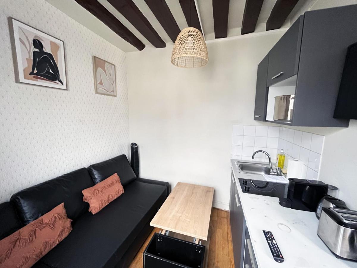 164 - Charming Studio in Center of Paris - image 2