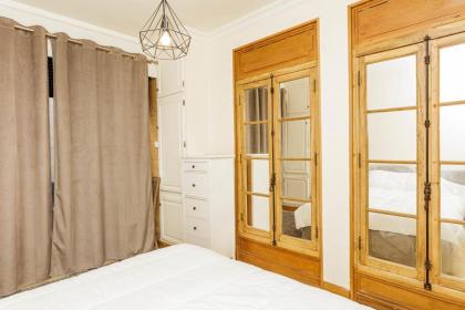 Bright apartment near Parc Monceau - image 13