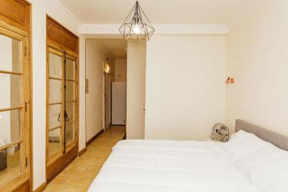 Bright apartment near Parc Monceau - image 15