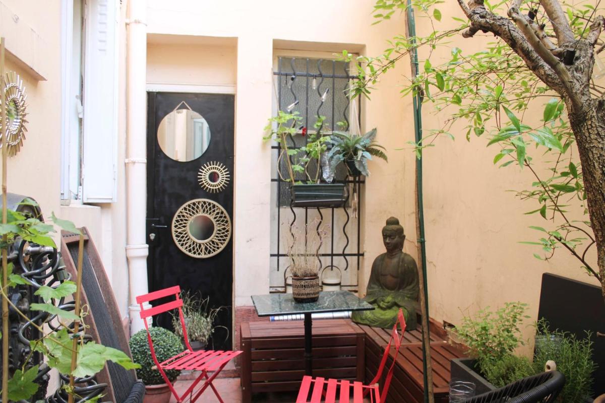 Charming T2 Batignolles with private courtyard - main image