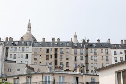 Spacious duplex near Montmartre - image 11