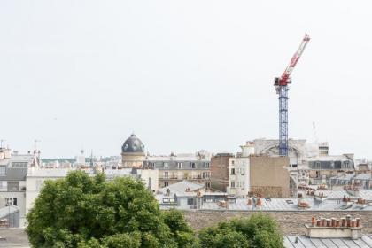 Spacious duplex near Montmartre - image 12