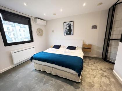 166 - Urban Luxury Apartment in Center of Paris - image 14