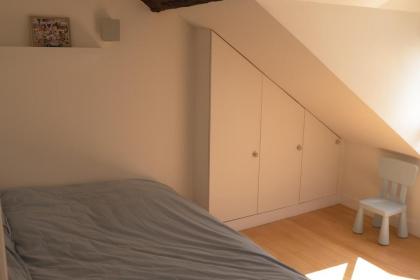 Quiet and bright apartment of 57 m in Paris 4th - image 10