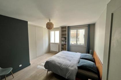 Spacious cocoon in the Batignolles district - image 5