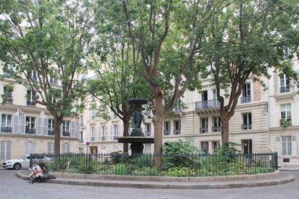 Cozy and practical cocoon at the heart of Paris - image 14