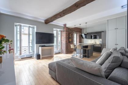 Room in Apartment - Cosy place in the Hear of Paris