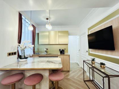 Luxury 2 Bedroom & 1 Bathroom - Le Marais - image 14