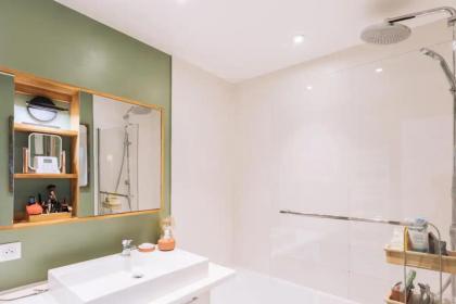 Beautiful Apart for 2 in Les Buttes Chaumont - image 3