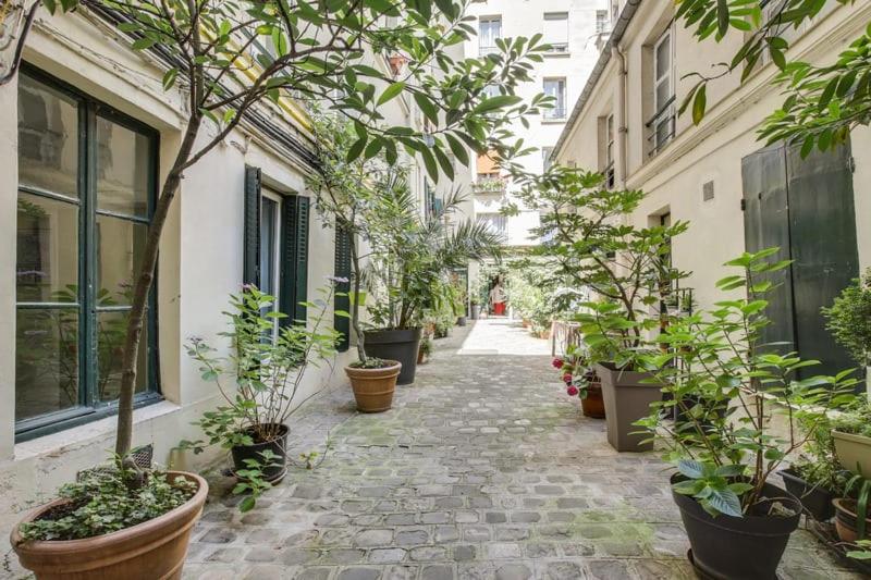 Modern french studio charm in the city - image 2