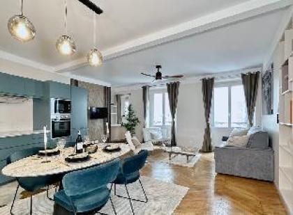 B1581 - Cozy apartment near the Champs-Elysées ! - image 14