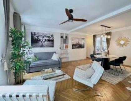 B1581 - Cozy apartment near the Champs-Elysées ! - image 6