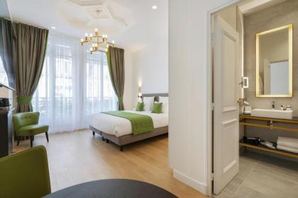 Vestay Montaigne Paris