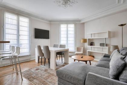 Luxurious 2 Bedroom Arc de Triomphe Dôme Free Netflix - image 20