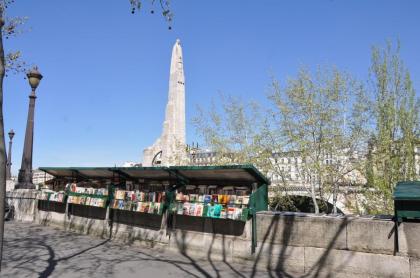 Beatrice et Emmanuel Meuble Eiffel - image 3