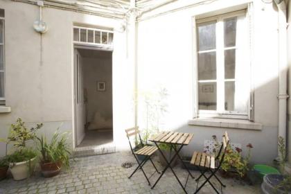 Gorgeous Apartment for 2 with Courtyard! - image 2