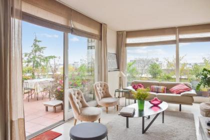 Luminous penthouse with a view in Paris - Welkeys - image 4