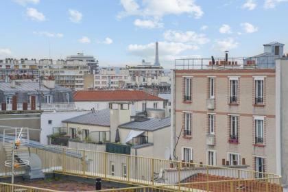 Luminous penthouse with a view in Paris - Welkeys - image 7