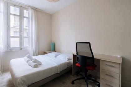 Chic & Cosy 1BD Apartment Georges Brassens! - image 9