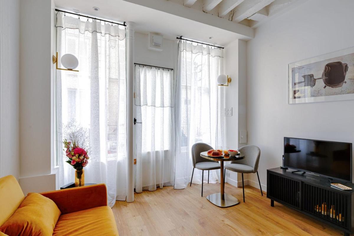 Designer apartment on St Louis Island in Paris - Welkeys - main image