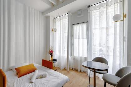 Designer apartment on St Louis Island in Paris - Welkeys - image 11