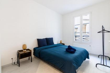 Luxurious 2 Bedroom Avenue des Champs-¿ys¿ Saint-Philippe du Roule Free Netflix - image 18