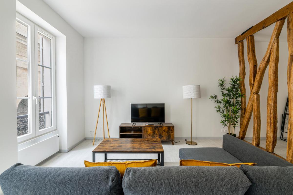 Luxurious 2 Bedroom Avenue des Champs-¿ys¿ Saint-Philippe du Roule Free Netflix - image 4