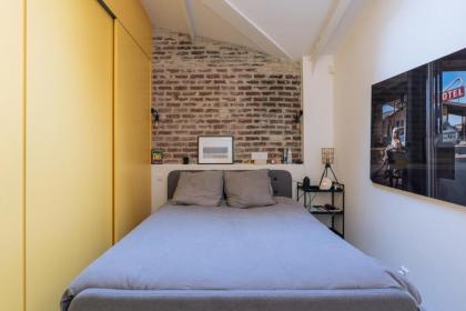 Stylish 1BD Loft Canal Saint-Martin! - image 4