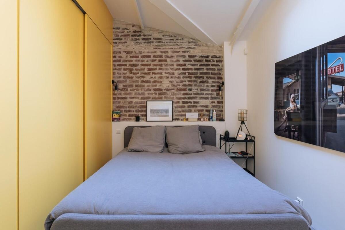 Stylish 1BD Loft Canal Saint-Martin! - image 4