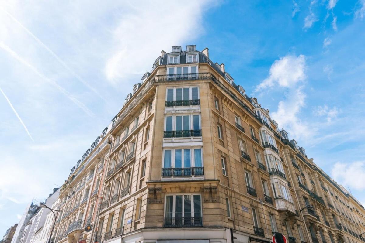 Chic Apartment w 2 Sofa Beds 18th Arrondissement - image 3