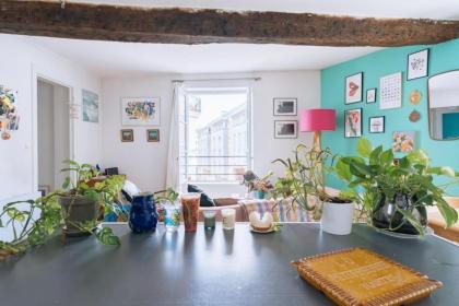 Vibrant & Enchanting 1BD Apartment Le Marais! - image 9