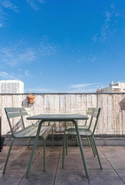 Breathtaking 2BD Apartment Roof-top Patio 19e! - image 19