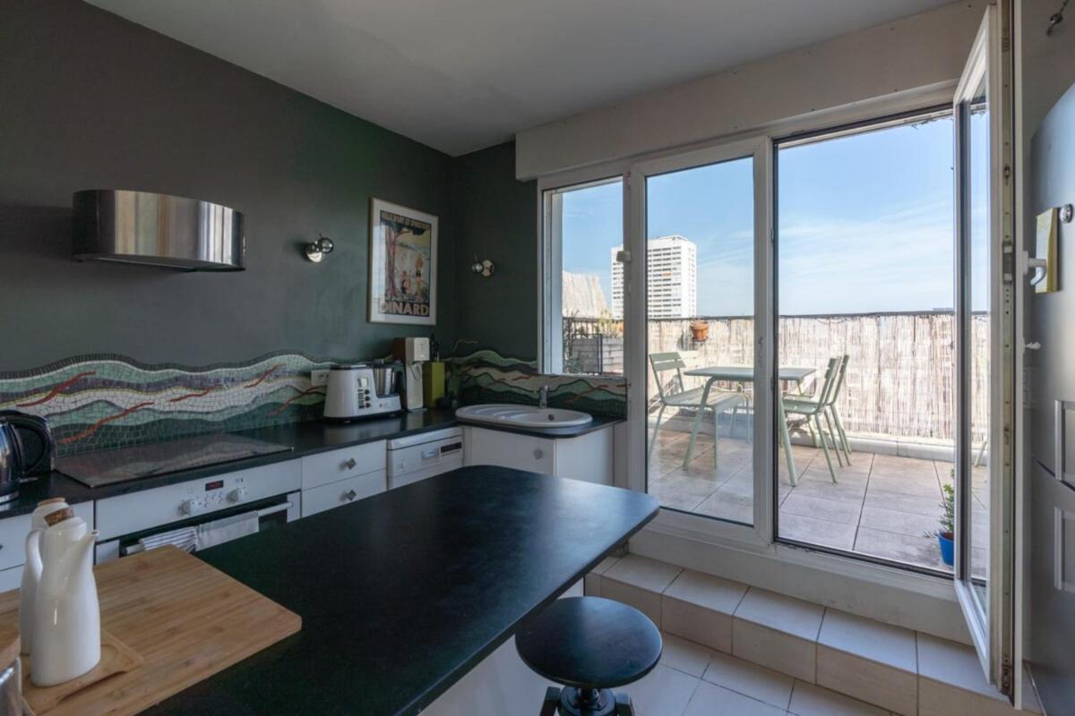 Breathtaking 2BD Apartment Roof-top Patio 19e! - image 7