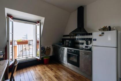 Amazing View 2BD Apartment Montmartre! - image 1