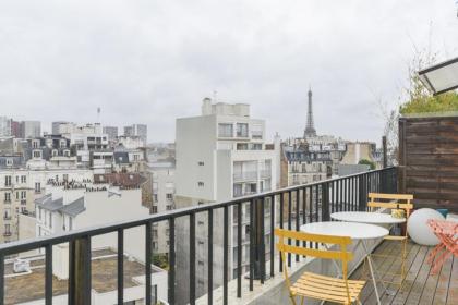 50 m unoverlooked nest with Eiffel Tower view - image 13