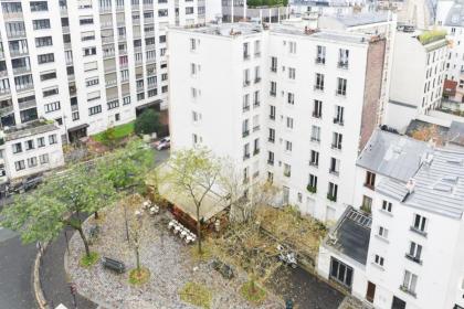 50 m unoverlooked nest with Eiffel Tower view - image 14