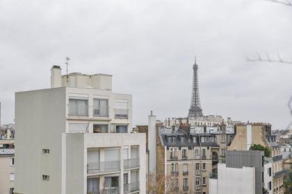 50 m unoverlooked nest with Eiffel Tower view - image 15