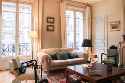 Spacious apartment - near Trocadero Paris