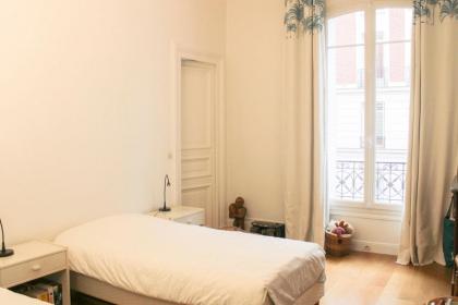 Spacious apartment - near Trocadero - image 13