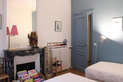 Spacious apartment - near Trocadero - image 15