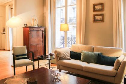 Spacious apartment - near Trocadero - image 2