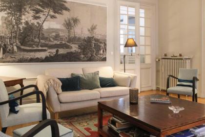 Spacious apartment - near Trocadero - image 3