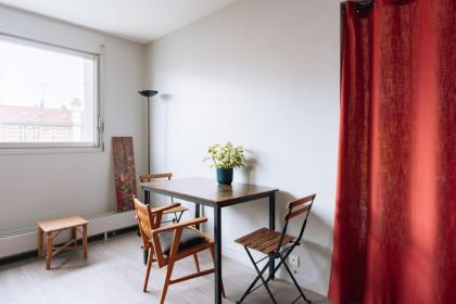 Exuberant 1BD Apartment near Canal Saint-Martin! - image 8