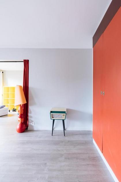 Exuberant 1BD Apartment near Canal Saint-Martin! - image 9