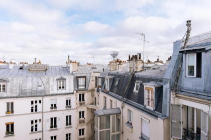 Charming Studio Apartment Latin Quarter! - image 15