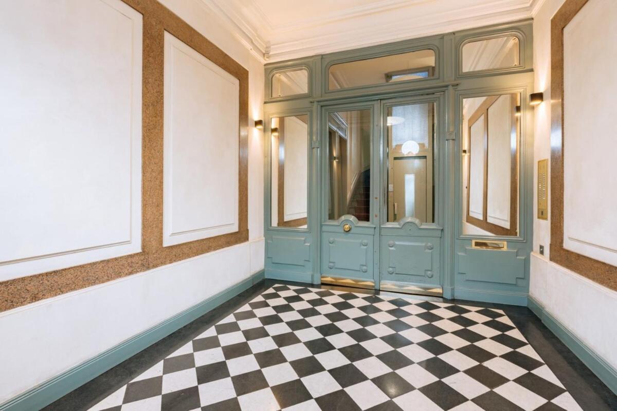 Charming Studio Apartment Latin Quarter! - image 4