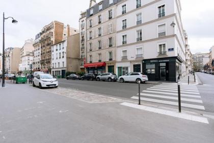 Spacious & Stylish 2BD Apartment Beaugrenelle! - image 3